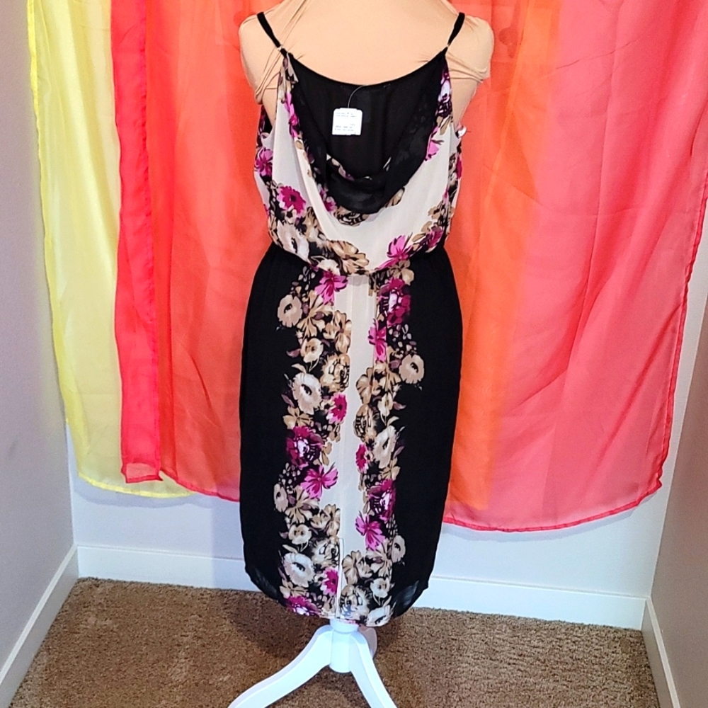 DRESS - Picture 3 of 6